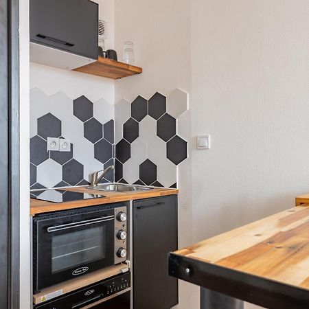 Charlemagne - Studio Confortable Avec Parking Gratuit - Quelques Pas De La Gare, Cuisine, Wifi Apartment Arras Bagian luar foto
