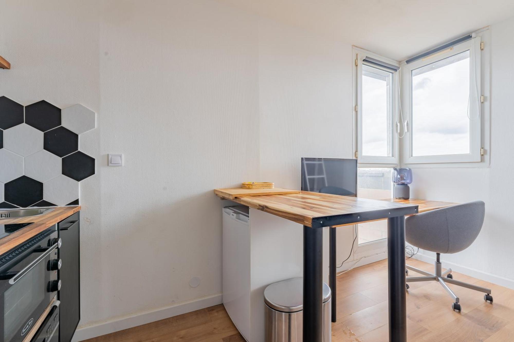 Charlemagne - Studio Confortable Avec Parking Gratuit - Quelques Pas De La Gare, Cuisine, Wifi Apartment Arras Bagian luar foto