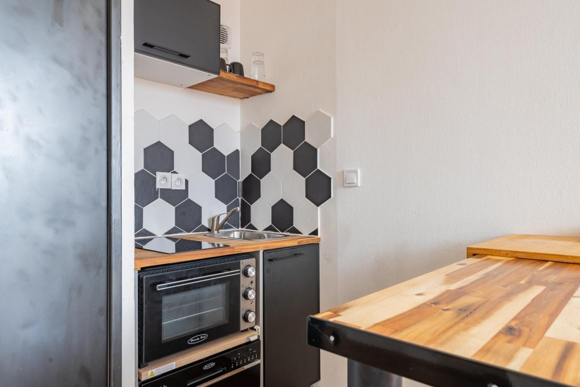 Charlemagne - Studio Confortable Avec Parking Gratuit - Quelques Pas De La Gare, Cuisine, Wifi Apartment Arras Bagian luar foto