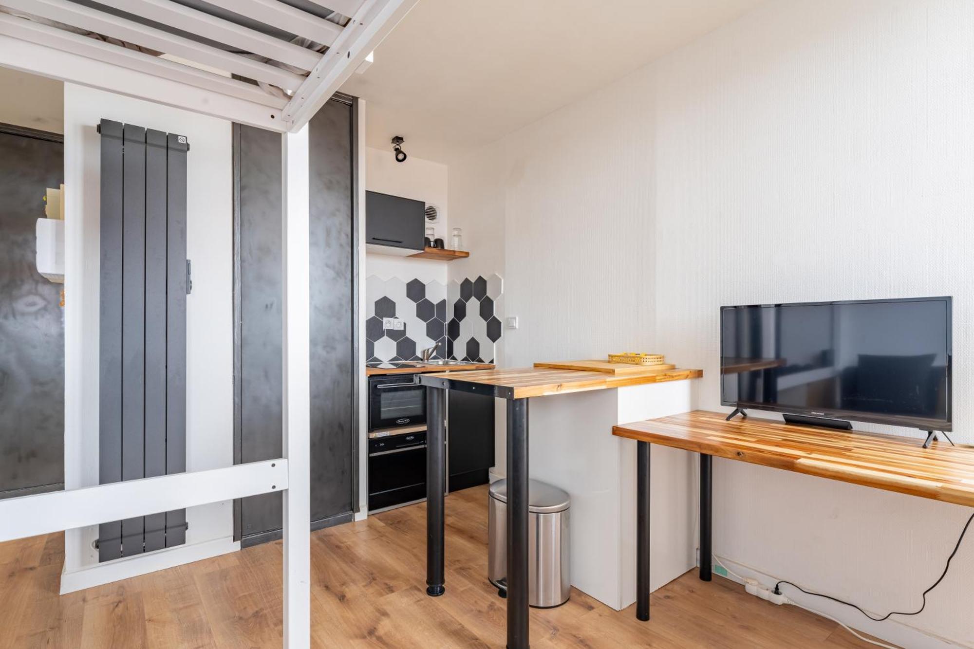 Charlemagne - Studio Confortable Avec Parking Gratuit - Quelques Pas De La Gare, Cuisine, Wifi Apartment Arras Bagian luar foto
