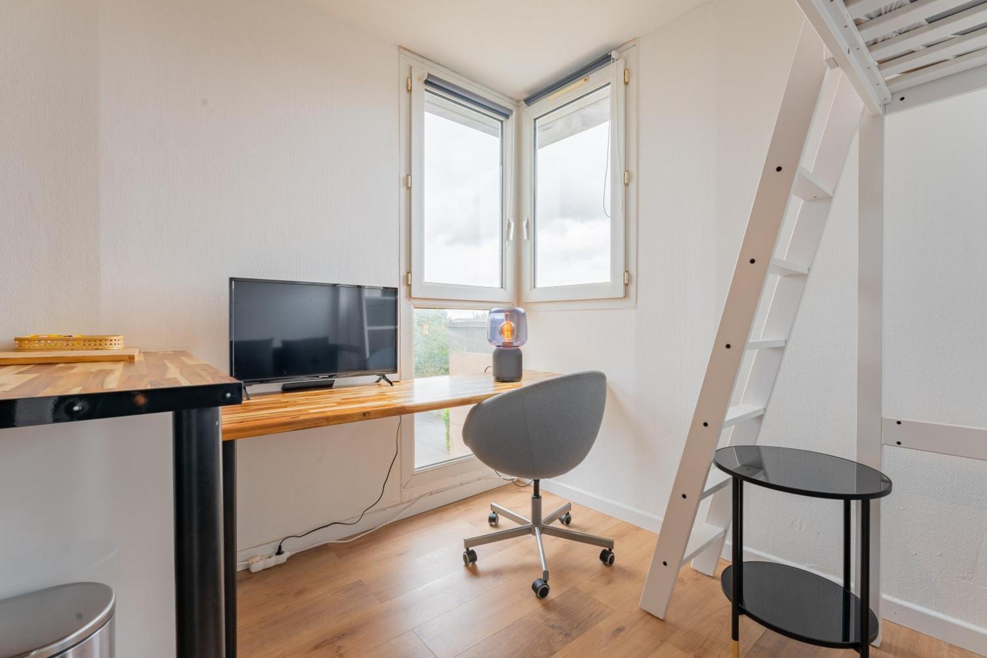 Charlemagne - Studio Confortable Avec Parking Gratuit - Quelques Pas De La Gare, Cuisine, Wifi Apartment Arras Bagian luar foto